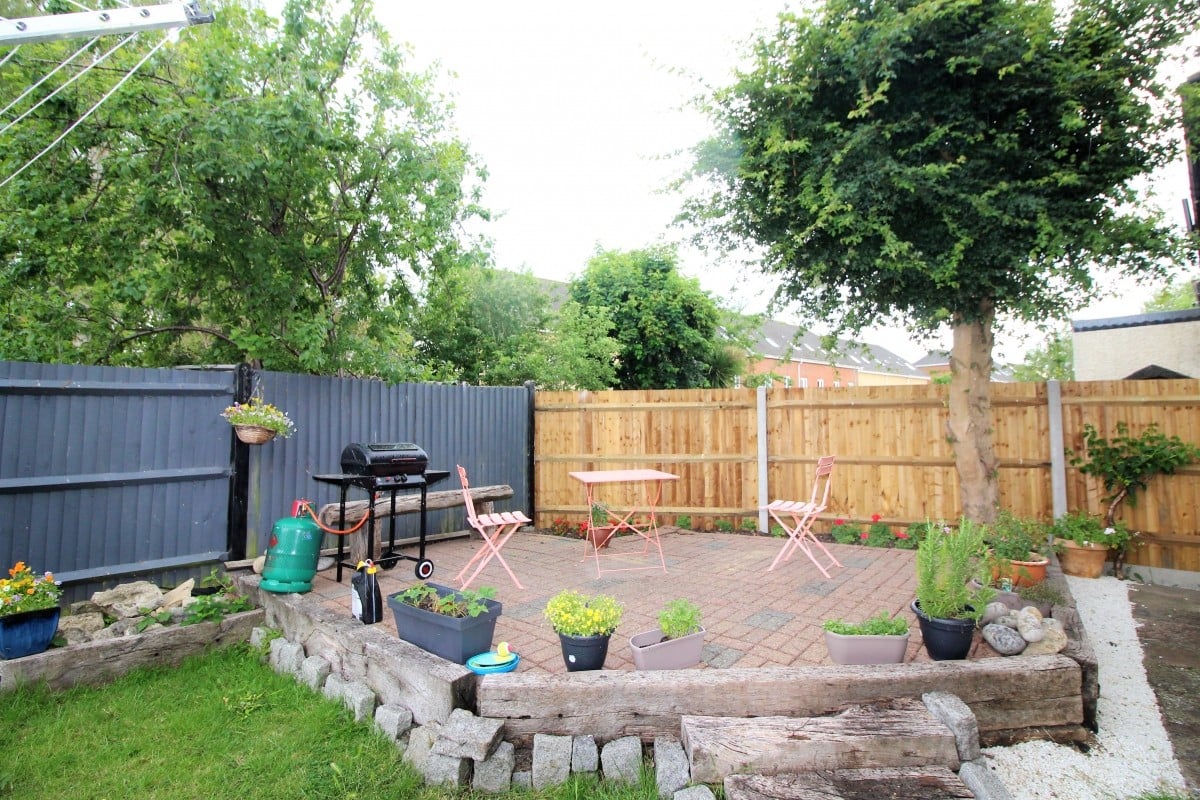 FREEHOLD  DETACHED BED & BREAKFAST BUSINESS Photo 2