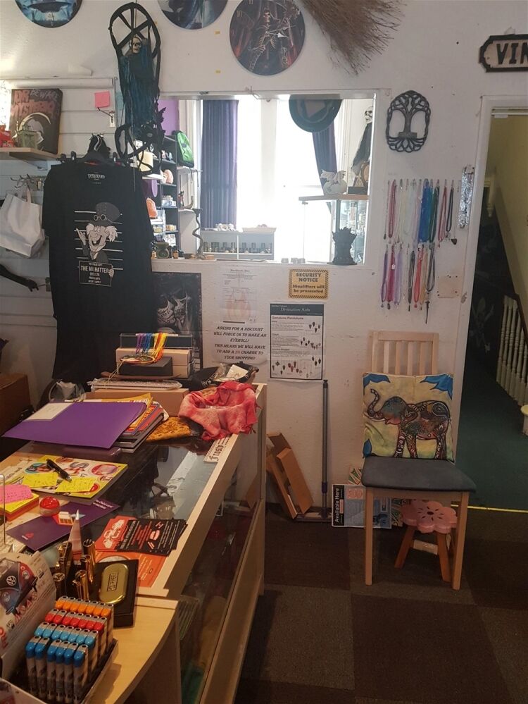 UNIQUE RETRO CLOTHING & GIFTS EMPORIUM IN EASTBOURNE