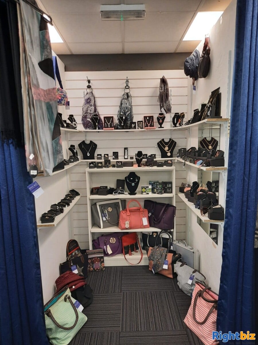 Leasehold clothes shop for sale Winsford Cheshire Photo 2