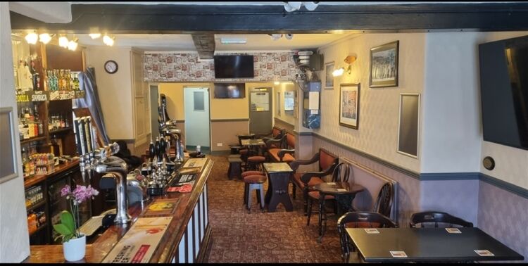PUBLIC HOUSE prominent town centre location ASHBOURNE, Derby