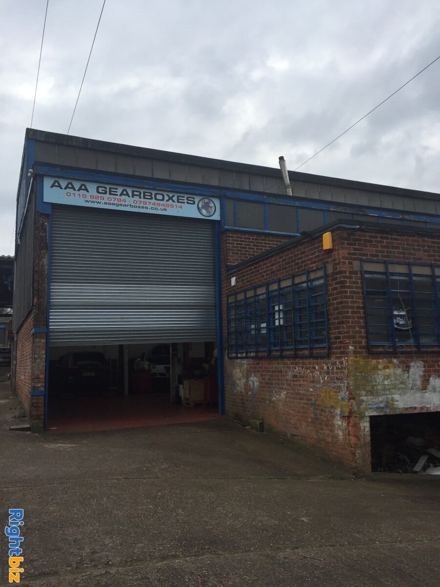 Motor garage with new lease Photo 2