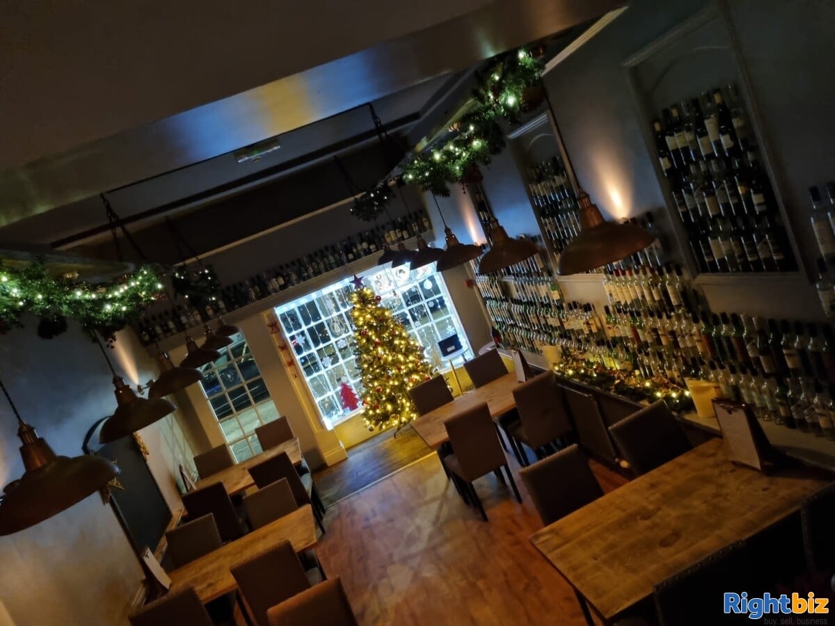 Leasehold - Bar and Letting Rooms in central Ross on Wye Photo 2
