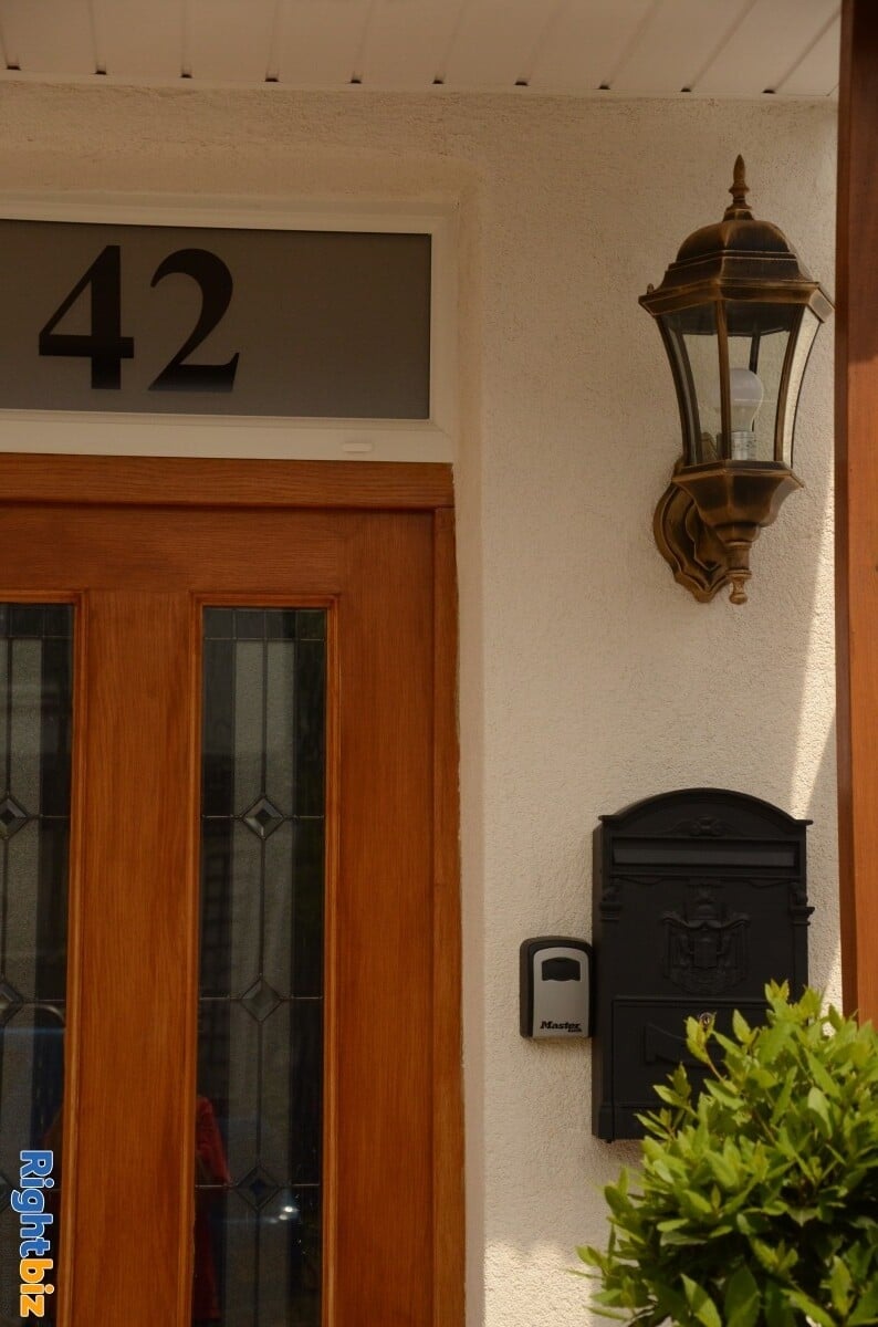 Freehold Established Serviced Accommodation Airbnb Superhost Property Photo 2