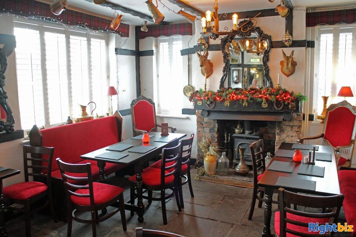 GWENT - WELL KNOWN FOOD LED COUNTRY PUB WITH PANORAMIC VIEWS OF SURROUNDING COUNTRYSIDE Photo 2