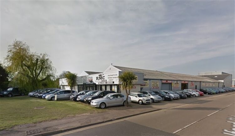 USED CAR SALES & VEHICLE REPAIRS in busy main road position CLACTON ON SEA Photo 2