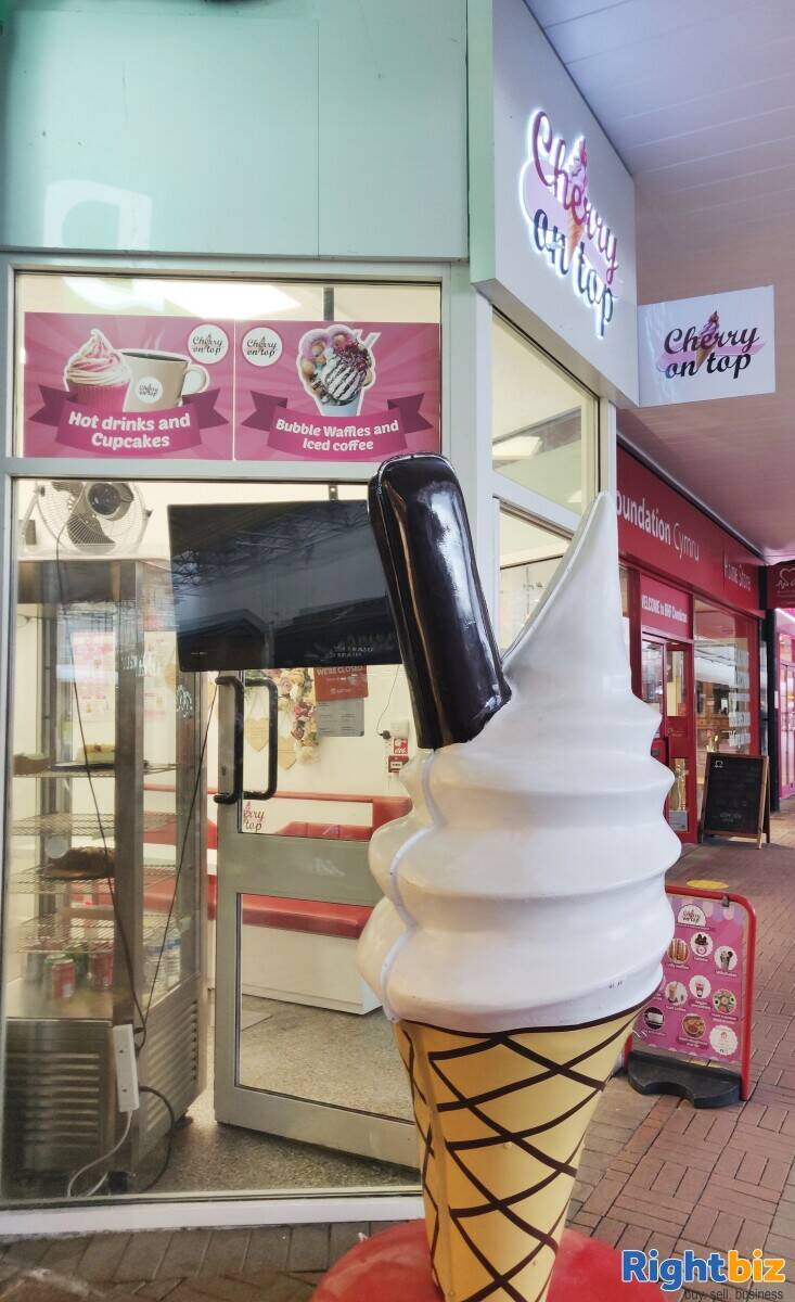 Desserts / bubble tea  shop/ cafe for sale in Cwmbran shopping centre south wales Photo 2