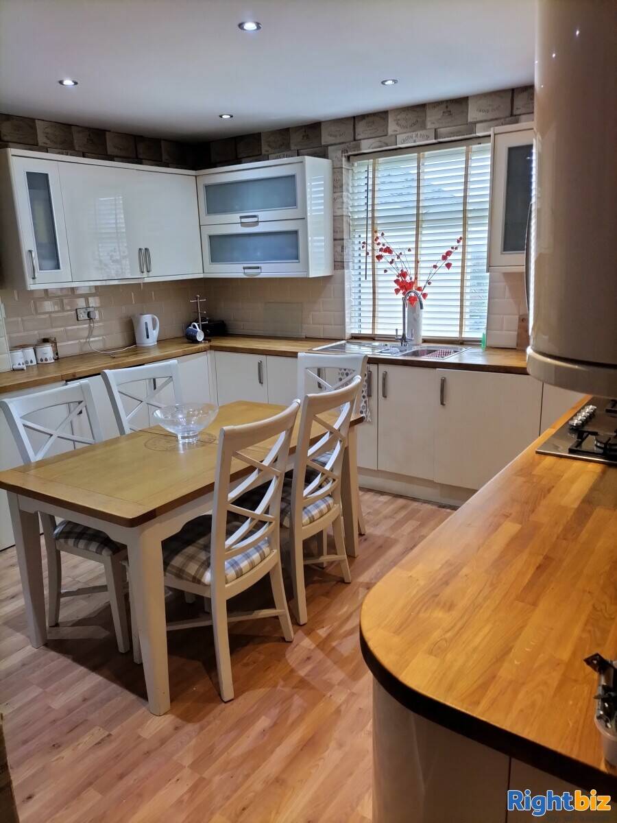 Free House Pub with 5 lettings room + one self-contained apartment & 3 bed self-accommodation Photo 2