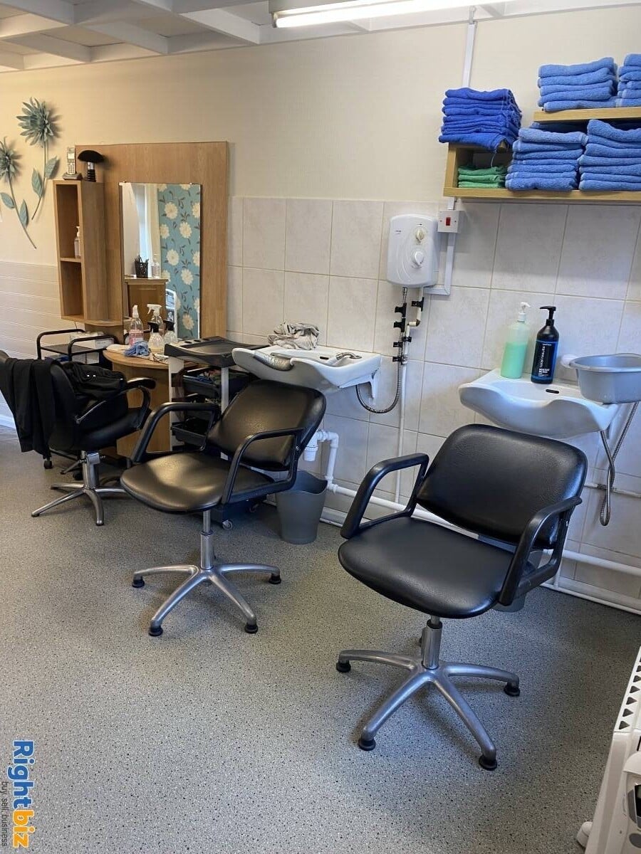 Long running village salon with potential Photo 2