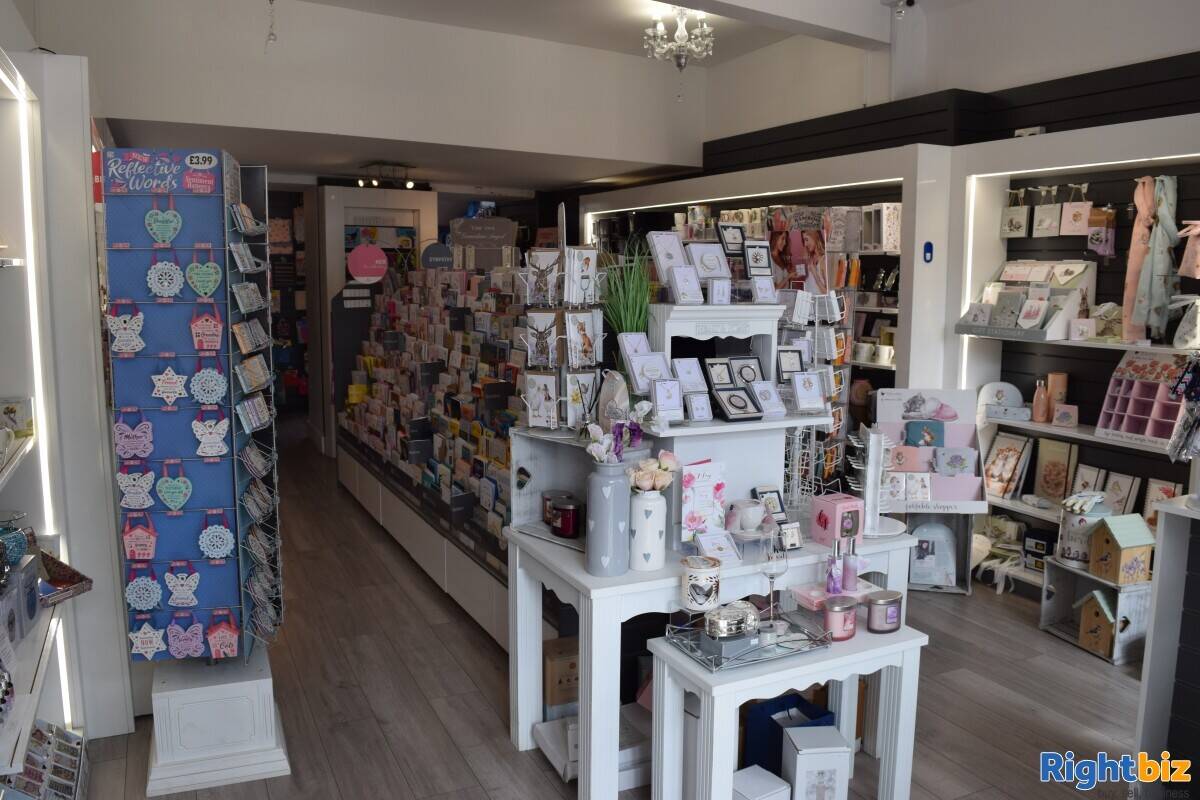 GIFT SHOP  BUSY PARADE OF SHOPS  LANCING, WEST SUSSEX