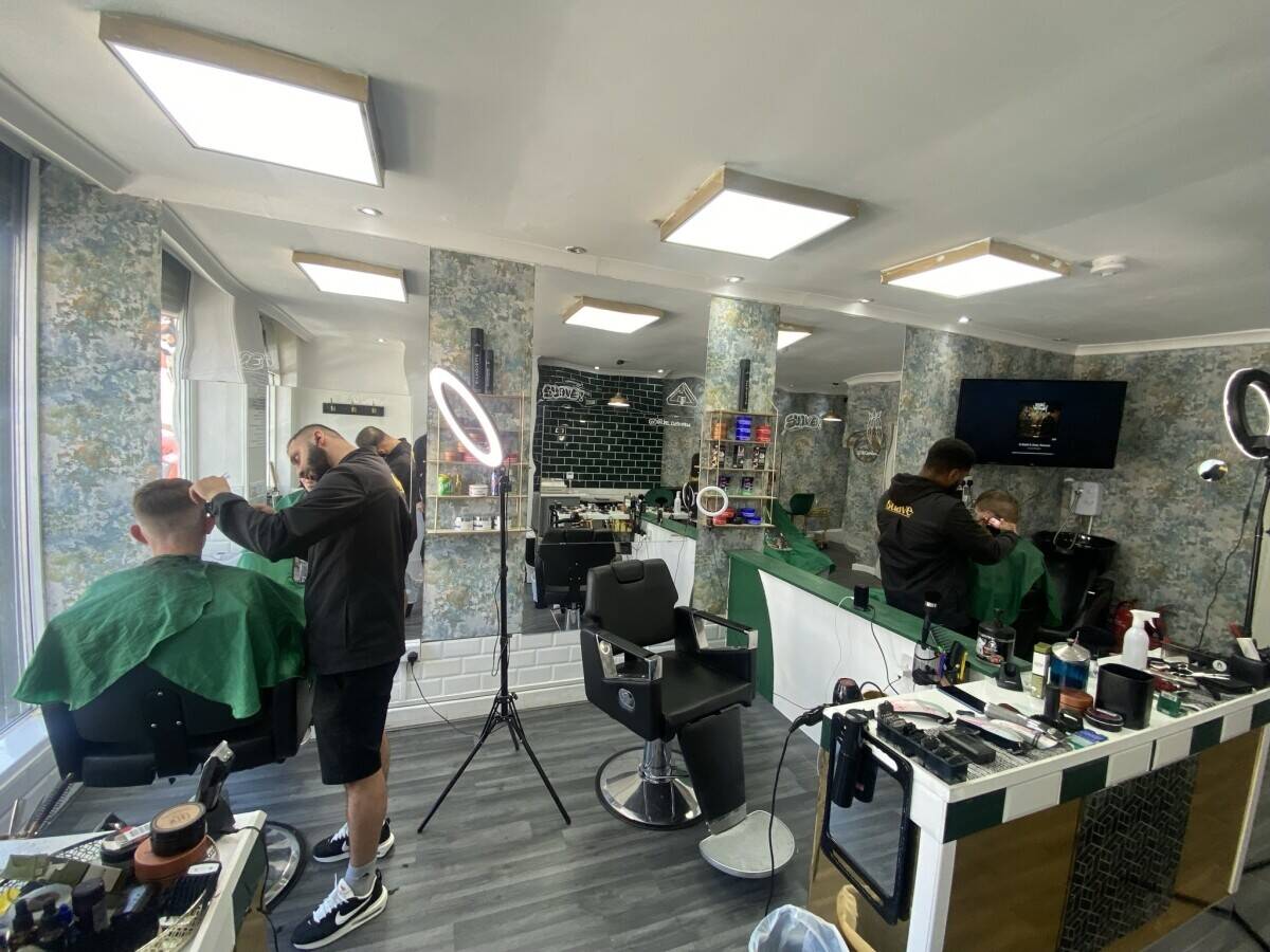 15 years lease open busy barbershop cardiff Photo 2