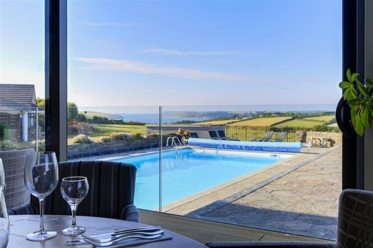 One of Cornwall’s Finest Country Inns, Restaurant & Hotel For Sale in Wadebridge