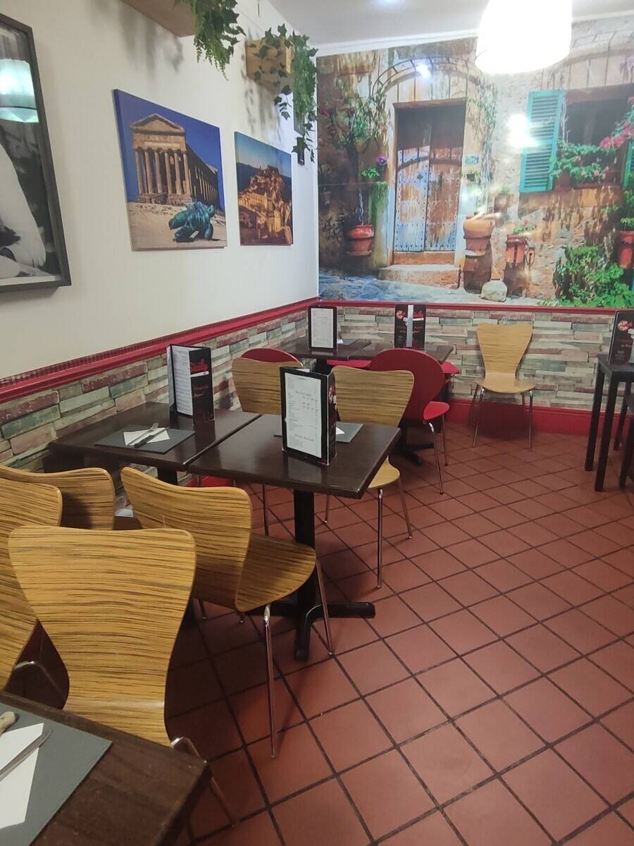 Italian trattoria pizzeria restaurant for sale Photo 2