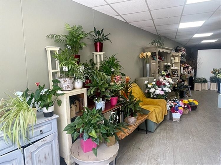 76+ YEARS ESTABLISHED, HIGH TURNOVER FLORIST – SUFFOLK Photo 2