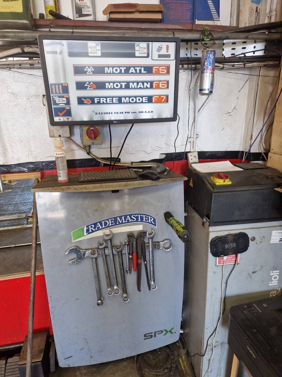 MOT test station/garage for sale in Mitcham London Photo 3