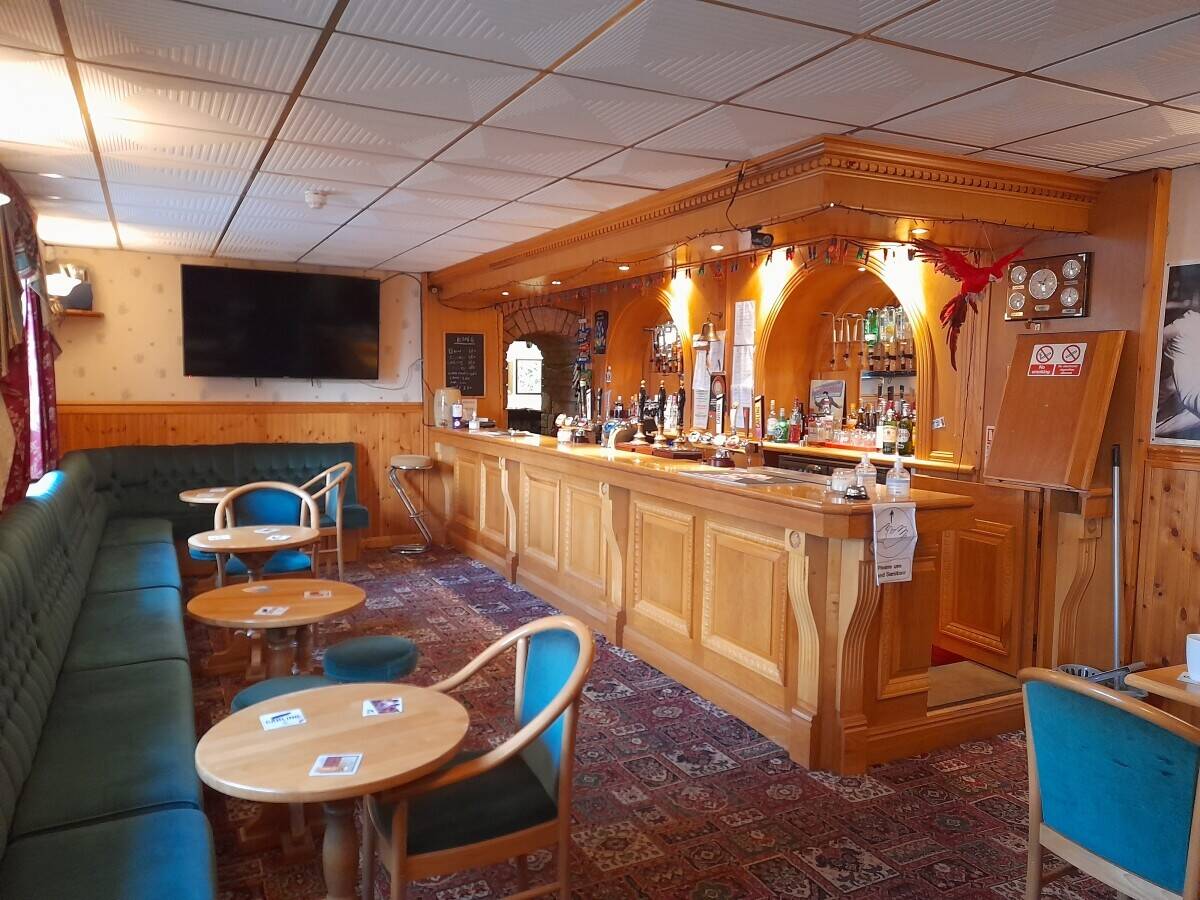 GWENT - Substantial and well appointed public house with letting rooms in Heads of Valley town