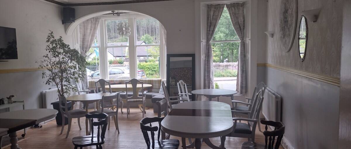 Hotel For Sale-Pub-Restaurant-14 bedrooms-garden-parking-Queen Elizabeth national park