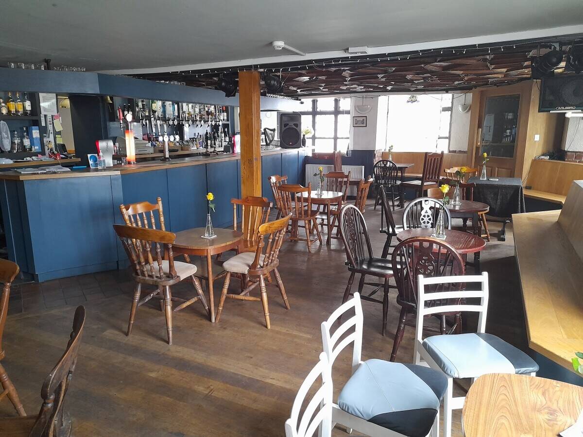 MONMOUTH TOWN CENTRE - HISTORIC PUBLIC HOUSE WITH SIX LETTING ROOMS Photo 2