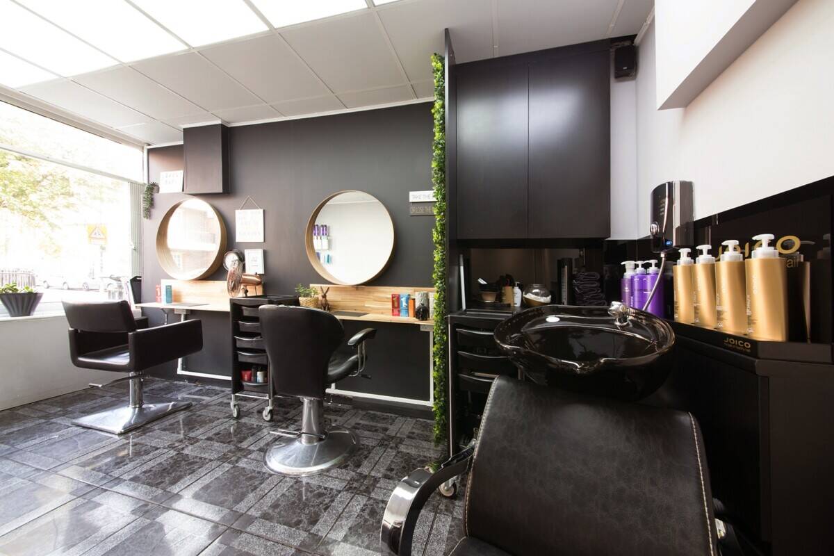 Great location Hairdressing salon for sale in kings cross Photo 2
