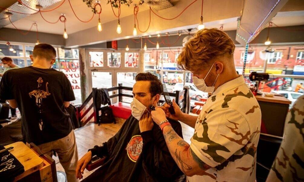 Leasehold Barber Shop for sale in central Bristol Photo 3