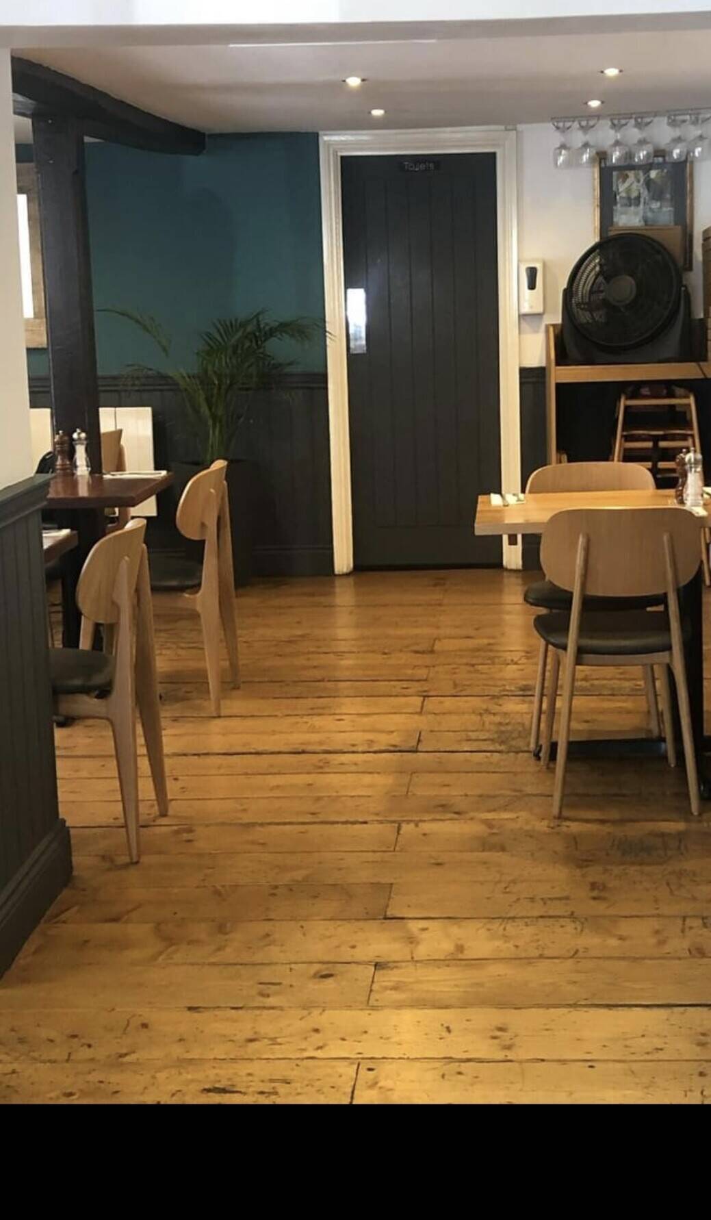 PRIME LOCATION 50 COVERS CLOSED SUNDAYS  TURNOVER £7,500 TO £8,000 PWK IMMACULATE PREMISES  LOCATION Photo 2