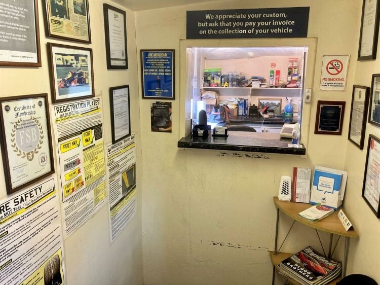 MOTOR VEHICLE DIAGNOSTICS, SERVICING, REPAIR, MOT CENTRE & TYRE BAY