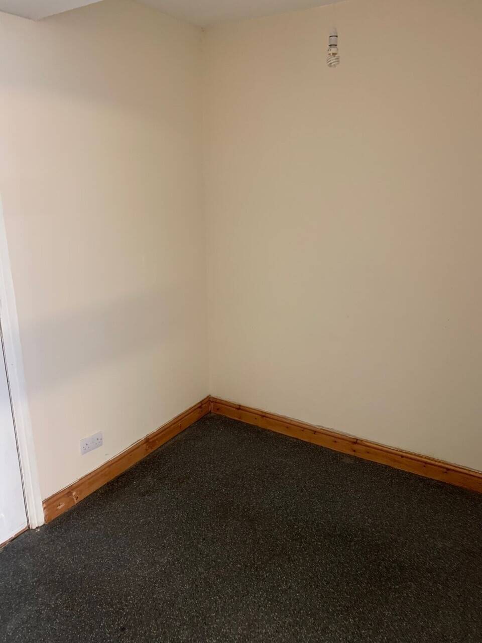GROUND FLOOR RETAIL SPACE IN BIRMINGHAM - NO PREMIUM