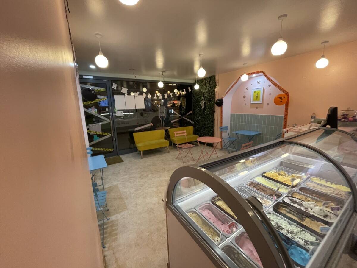Dessert shop for sale leasehold Photo 2