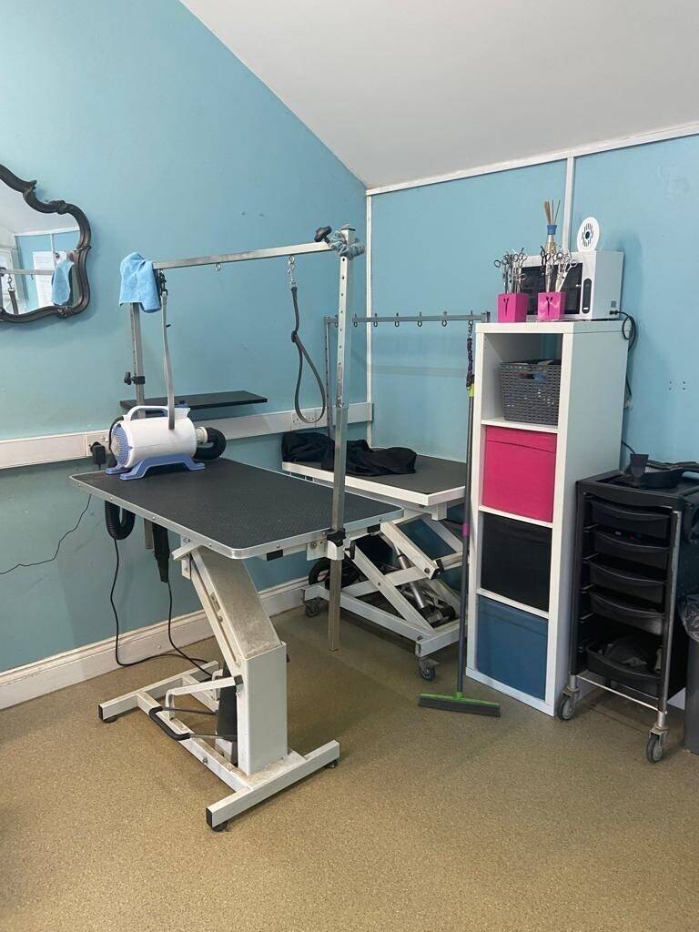 Established Dog Groomers in an Excellent location. Herongate, Brentwood Essex