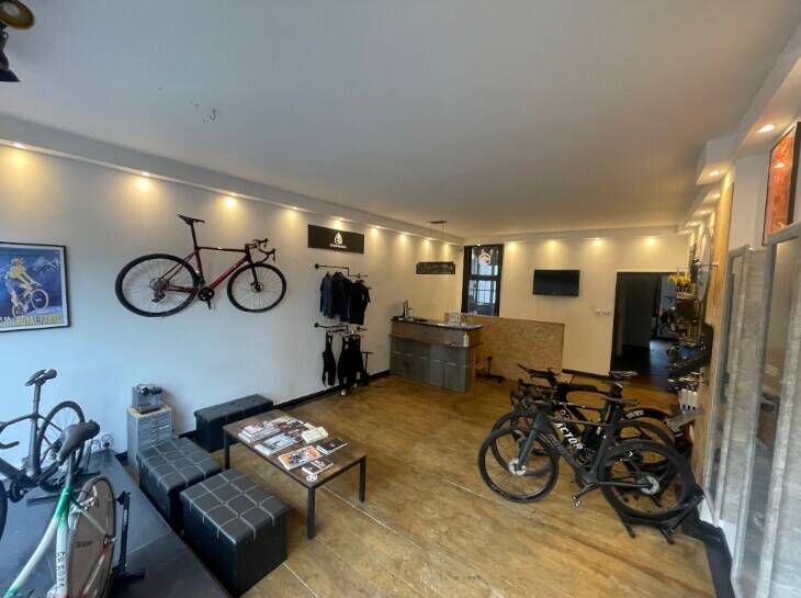Leasehold bike shop in Fulham - putney bridge Photo 2