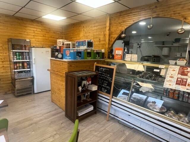 Class 3 Hot Food Cafe and Takeaway with Large Potential Ref 1826