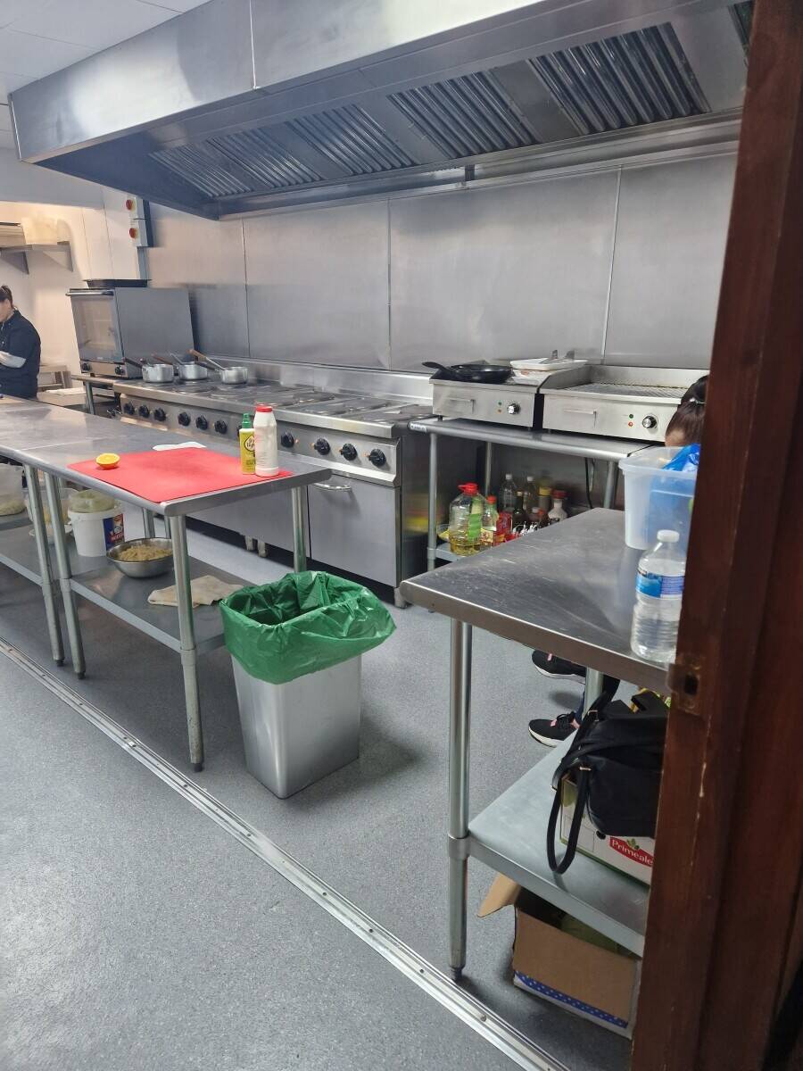 A restaurant and takeaway for sale in Milton Keynes Photo 2