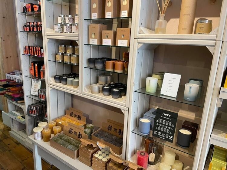 A RETAIL STORE SPECIALISING IN ORGANIC PRODUCTS