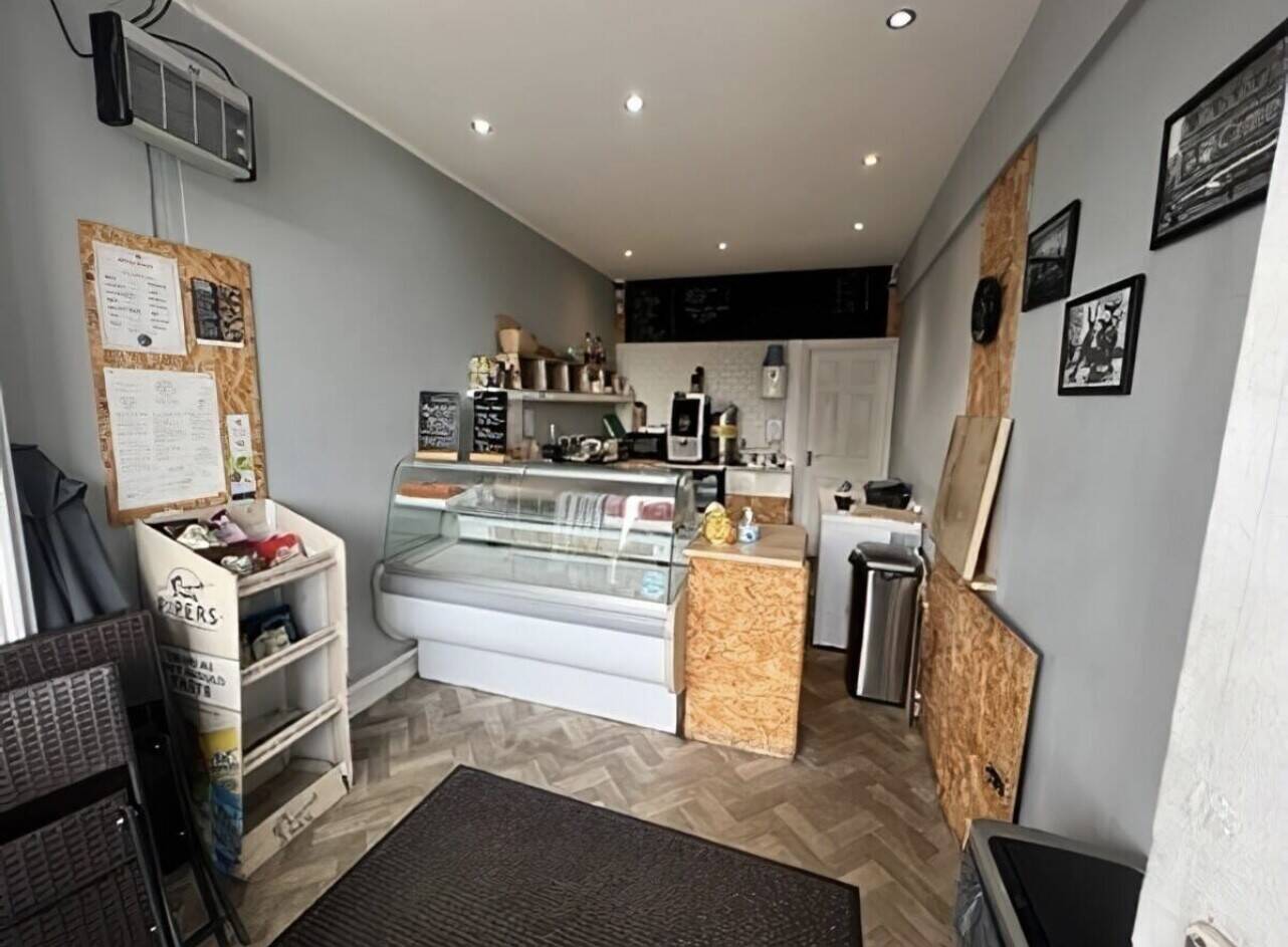 Fantastic Very Busy Coffee Shop and Takeaway Photo 2