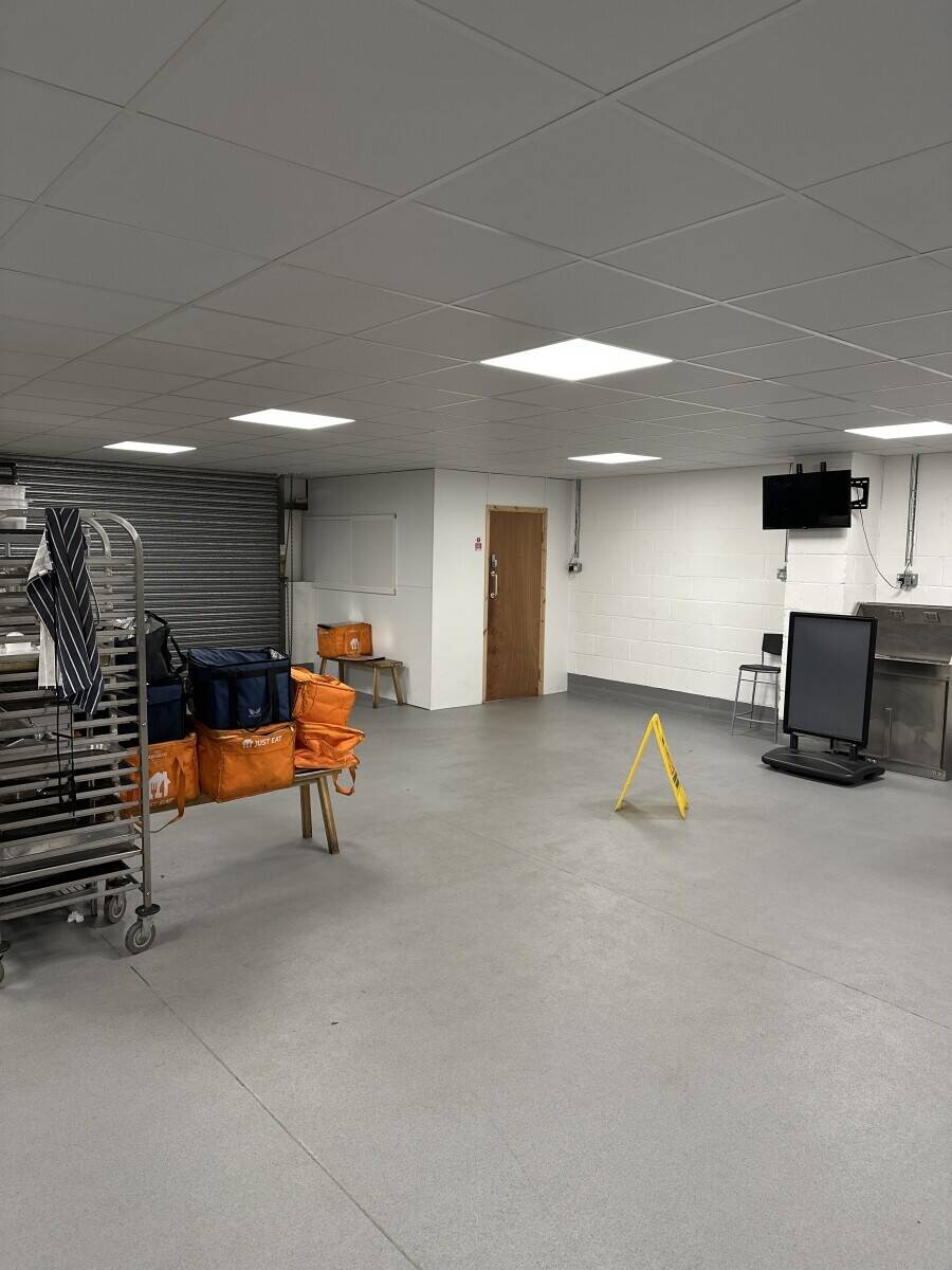 Fully equipped catering unit in Warrington 
