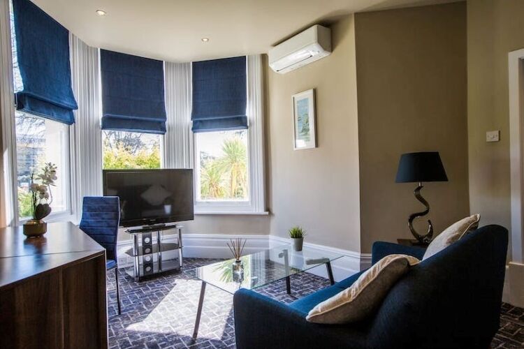 Refurbished and profitable 19 bedroom (all en-suite) limited service accommodation business on Bournemouth's renowned West Cliff Photo 2