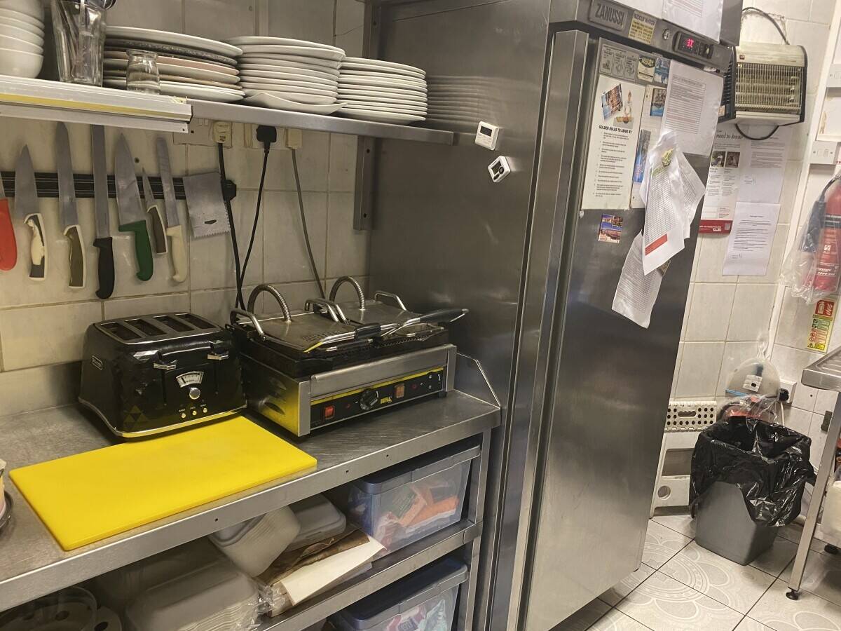 Coffe shop/Restaurant/Alcohol license + 1 bed flat/Turnpinke lane