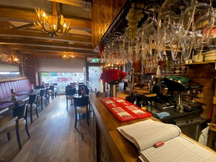 Leasehold Café Bar & Italian Restaurant Located In Sheldon