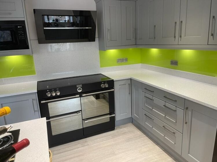 REDUCED - Successful & Long-Established Kitchen, Bathroom and Bedroom supplier with a stellar reputation in the surrounding areas of Hampshire Photo 2