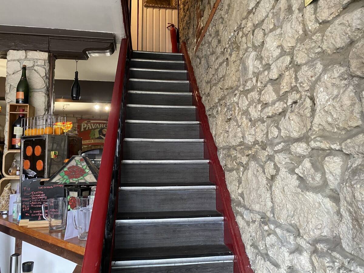 Italian restaurant + flat in a prime location Photo 2