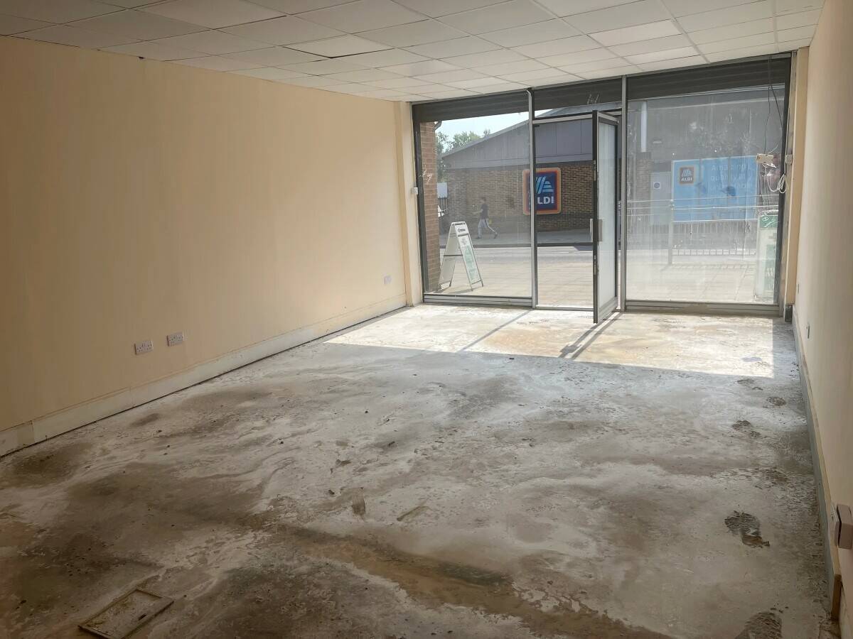 Empty shop to let in the area of West Drayton. Long Lease available. Prime Location opposite Aldi Photo 2