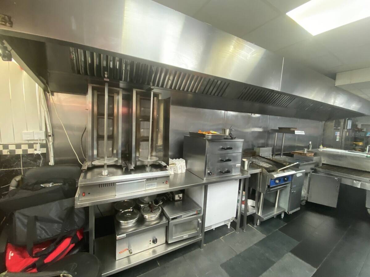 High-profit takeaway for sale in Dudley central Photo 1