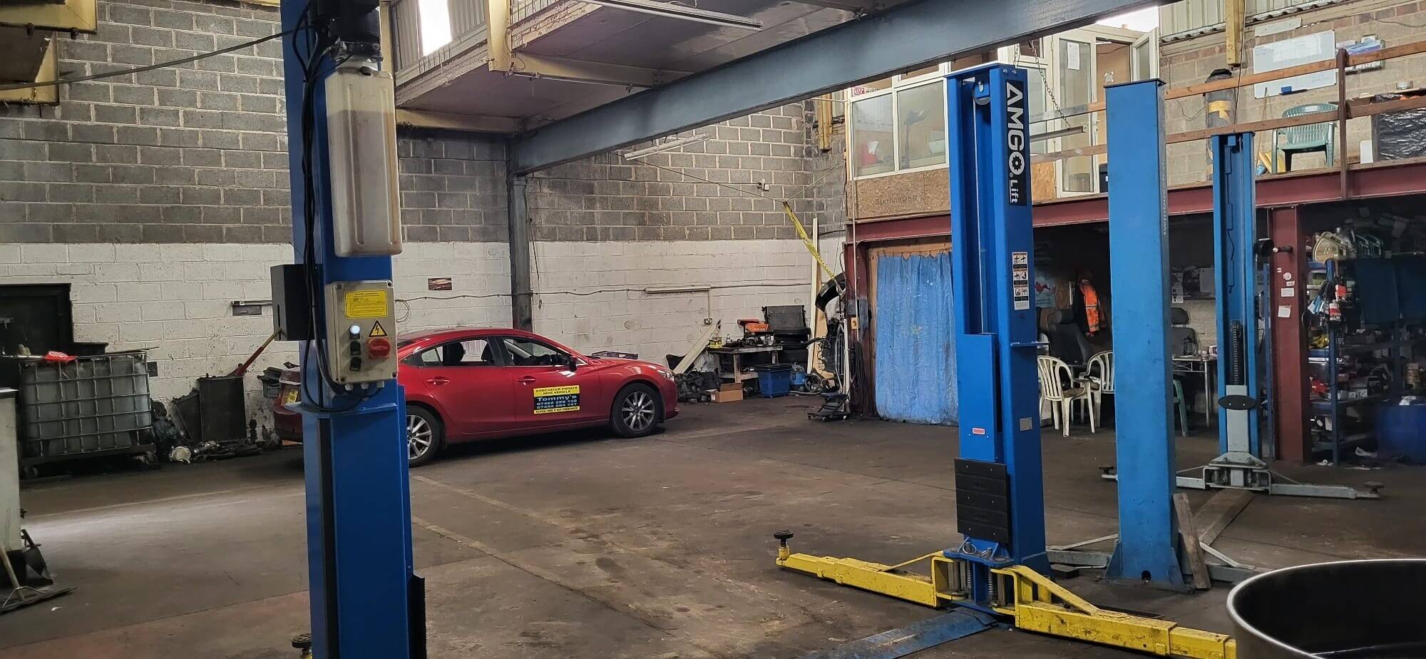 Autovehicle repair garage in Doncaster, Thorne. Photo 3
