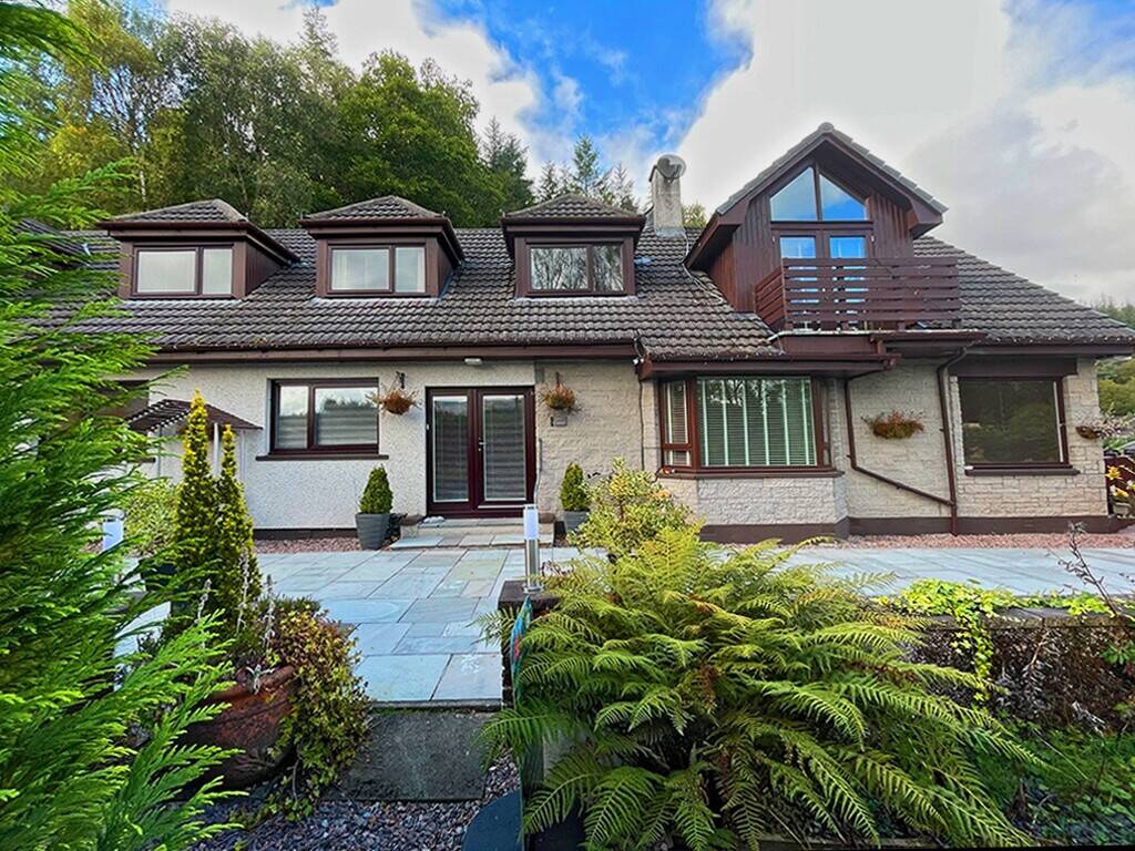 Fantastic Lifestyle Business Large Highland Villa with 2 Lodges overlooking the Nevis Mountain Range Photo 2