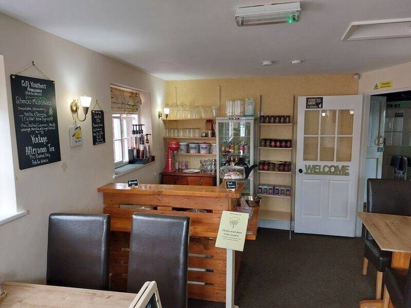 REDUCED ! Olde Worlde Tea Rooms / cafe For Sale in popular town near York Photo 2