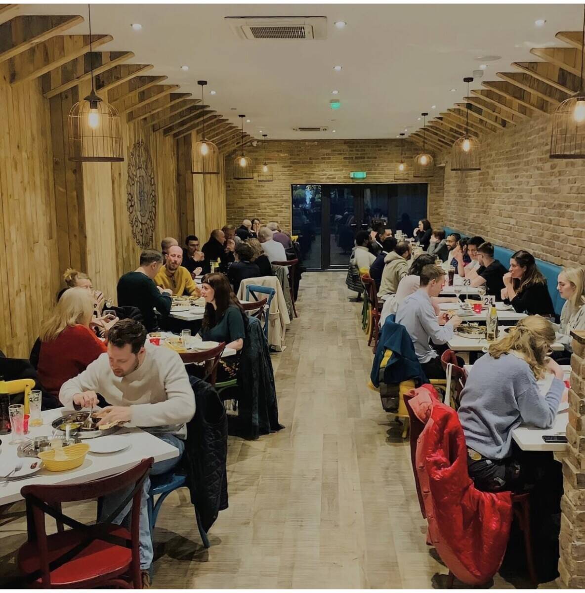 Profitable 100 seater restaurant with bar area in affluent town centre with acommodation Photo 2