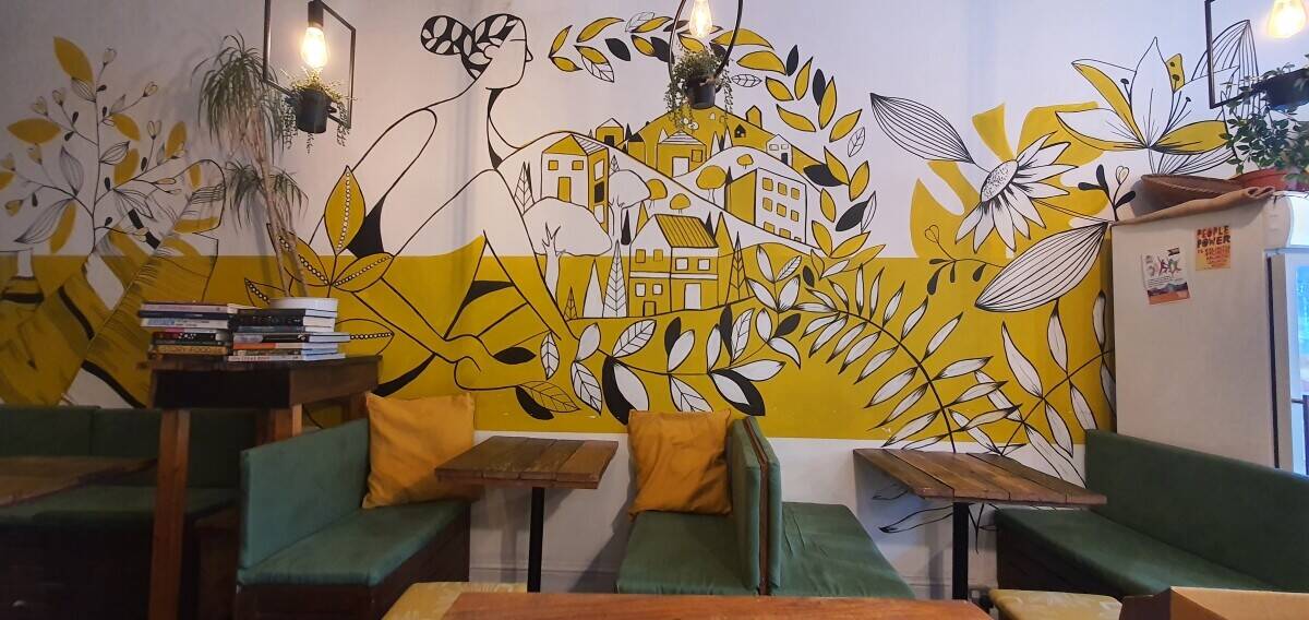 Rare Opportunity: Thriving Plant-Based Cafe in South Norwood Seeking New Visionary Owners Photo 2