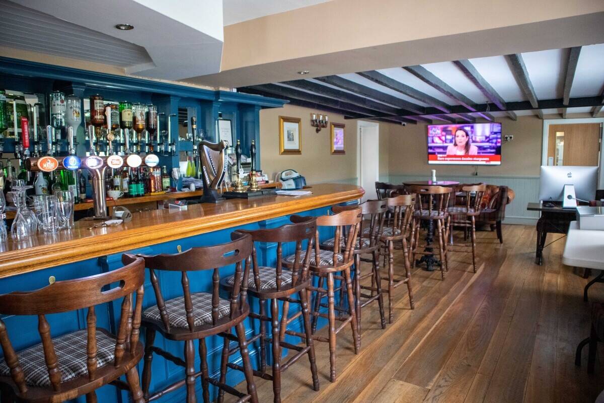 KENT - EXTENSIVELY RENOVATED PUBLIC HOUSE WITH PLANNING PERMISSION FOR SALE Photo 2