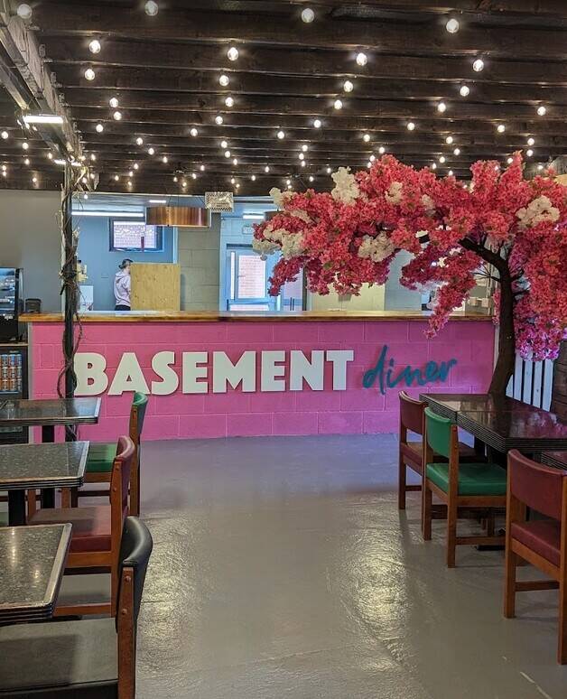 Spacious and Trendy Diner / Dessert Restaurant Photo 2