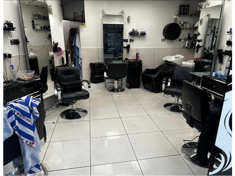 Snip into Success – Stylish Unisex Salon in Maidstone