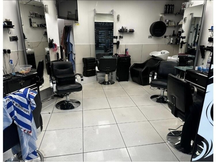 Snip into Success – Stylish Unisex Salon in Maidstone Photo 2